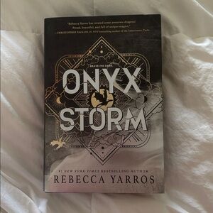 Onyx storm by Rebecca yarros excellent condition Costco edition